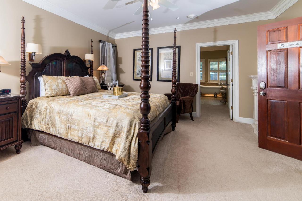 Pleasanton Courtyard Bed And Breakfast Fayetteville Exterior foto